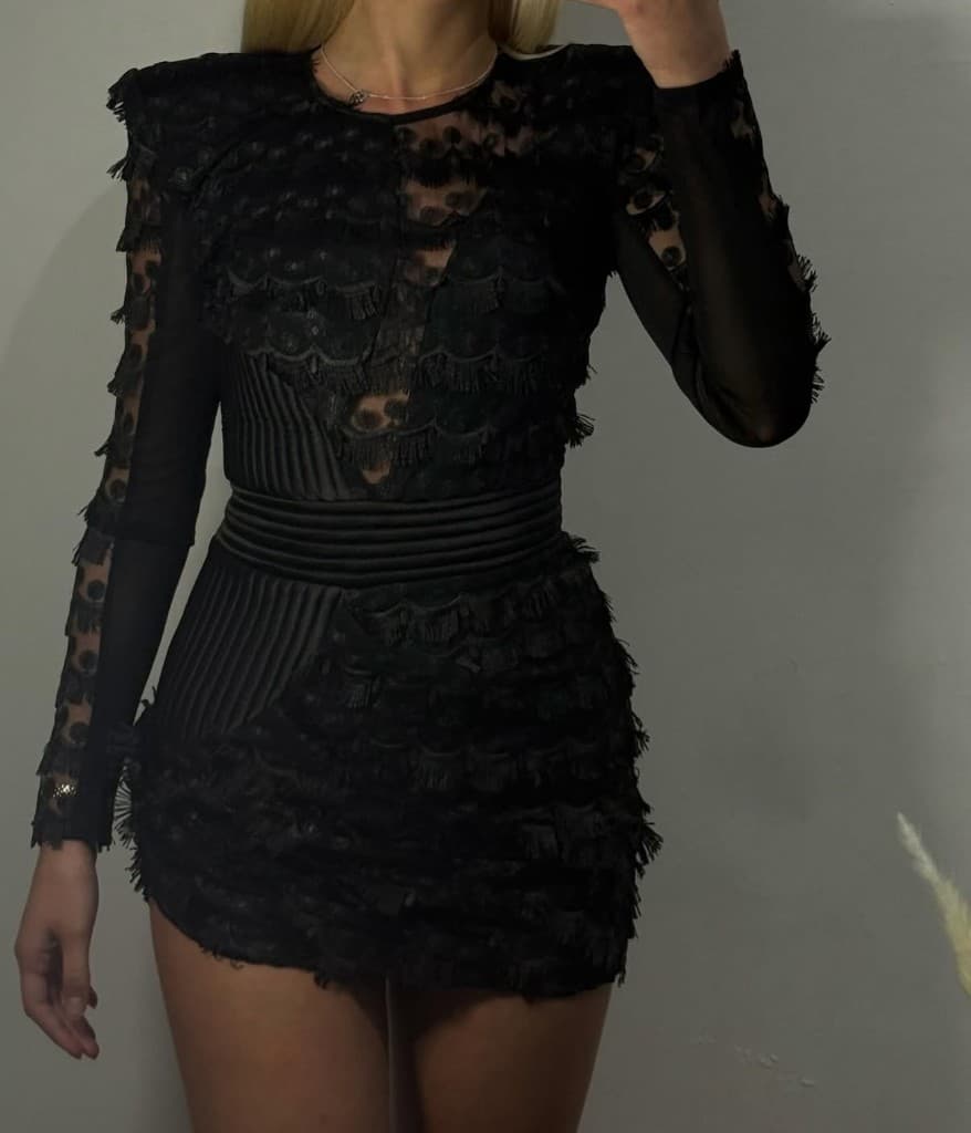 Crna čipkasta mini haljina sa resama